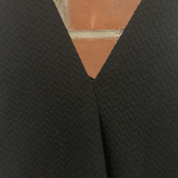 Sleeveless black dress BCBG size 0 - Picture 2 of 5